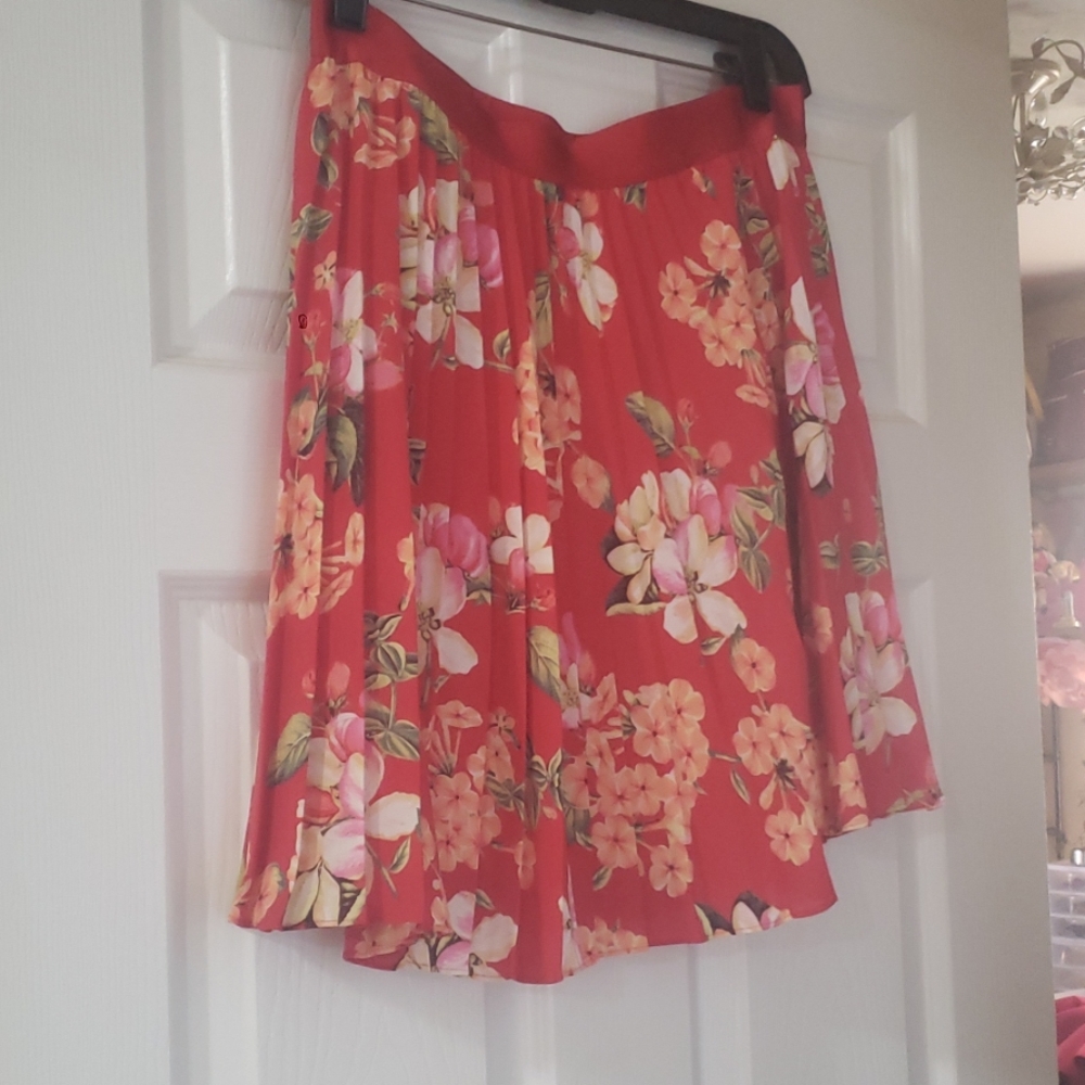 Pleated tropical print mini